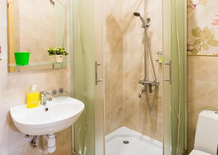 On Lesya Kurbasa 7 アパート