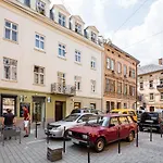 On Lesya Kurbasa 7 Apartman *